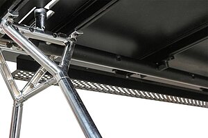 Schreibtisch / Tecno 'Nomos' / HPL Platte schwarz / 200 x 79 cm / Kabelkanal