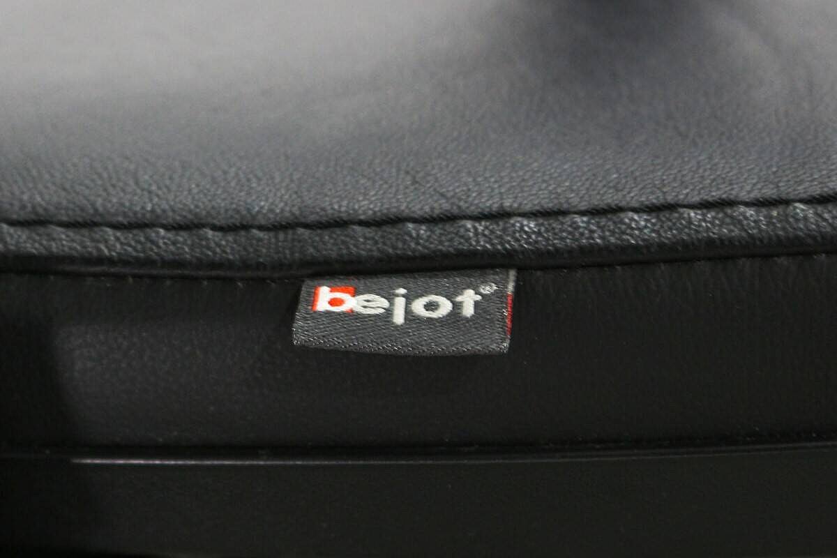 Bürodrehstuhl / bejot 'Eleven' / Netzrücken / Leder schwarz