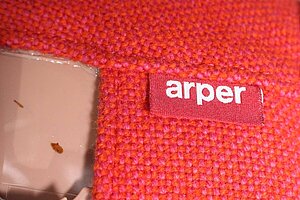 Konferenzstuhl / arper 'Catifa 46' / hellrot / auf Rollen