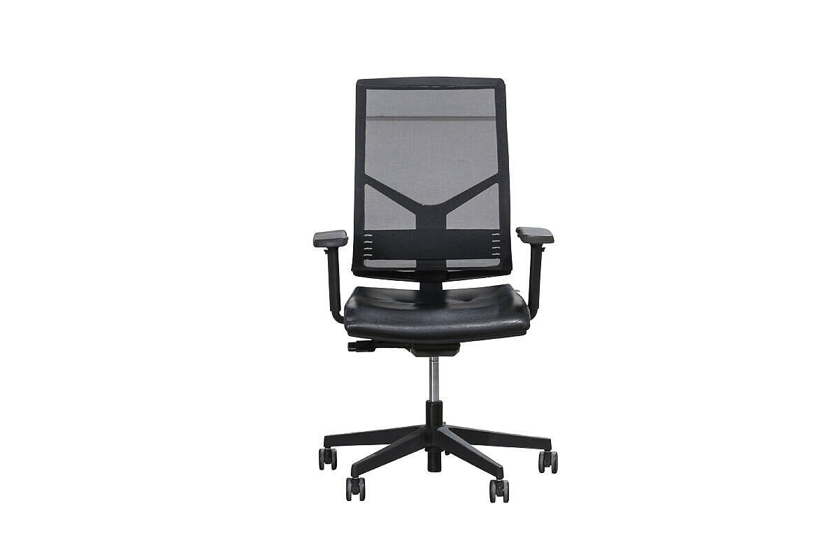 Bürodrehstuhl / bejot 'Eleven' / Netzrücken / Leder schwarz