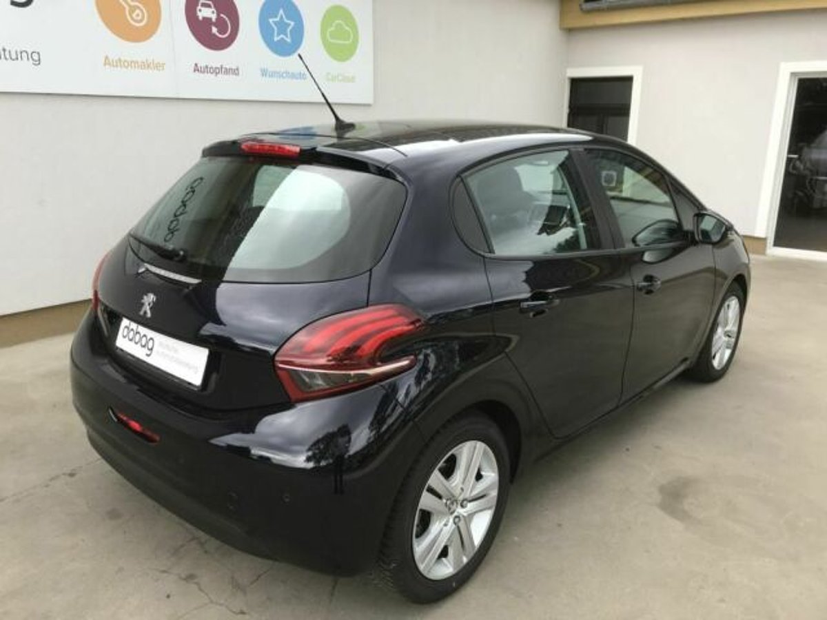 Peugeot 208 PureTech 110 Stop & Start EAT6 Signature