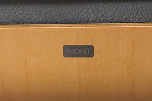 Freischwinger / Thonet 'S 61' / Leder grau / Holzrücken / stapelbar