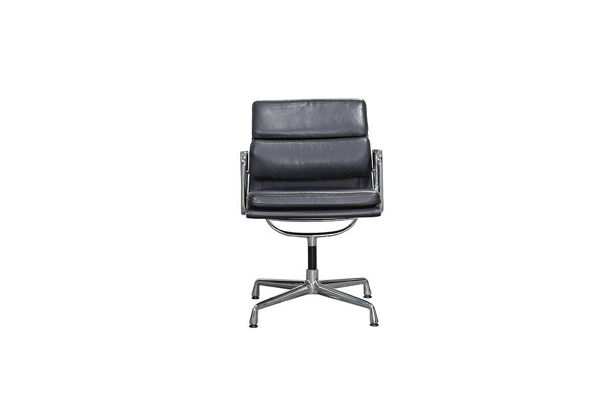 Konferenzstuhl / vitra 'Aluminium Chair EA 208' / Soft Pad / Leder asphalt