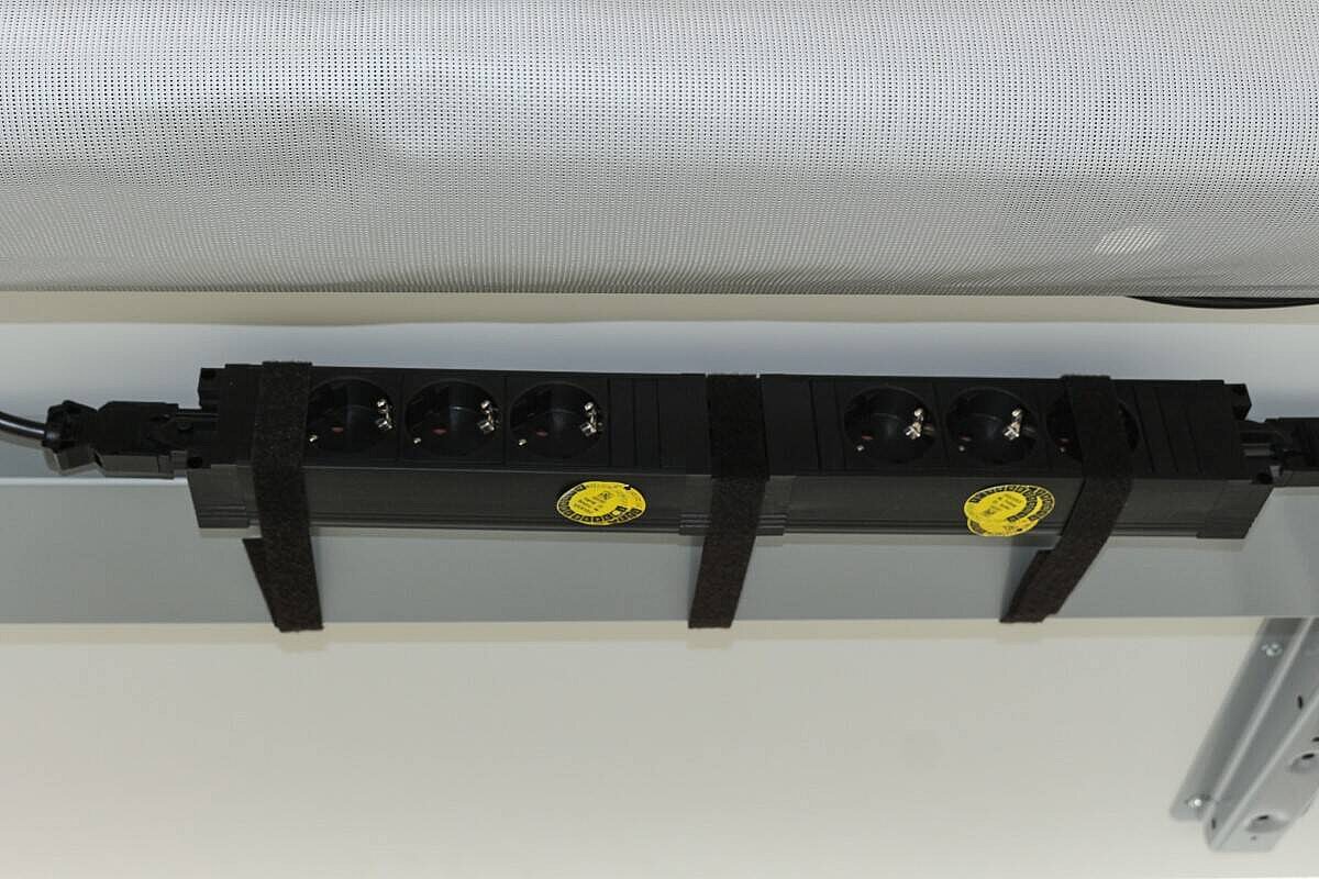 Schreibtisch / VS Büromöbel / weiß / 120 x 80 cm