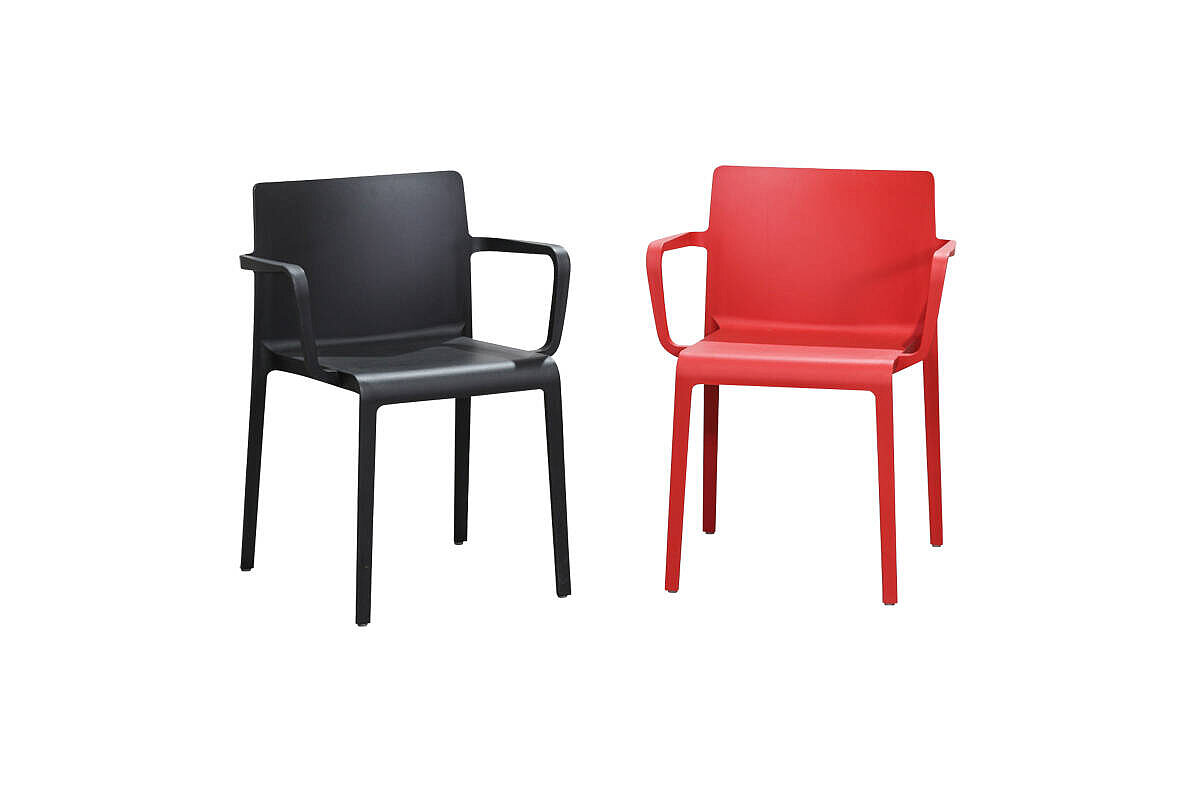 Stapelstuhl / Besucherstuhl / Pedrali 'Volt' / schwarz / OUTDOOR