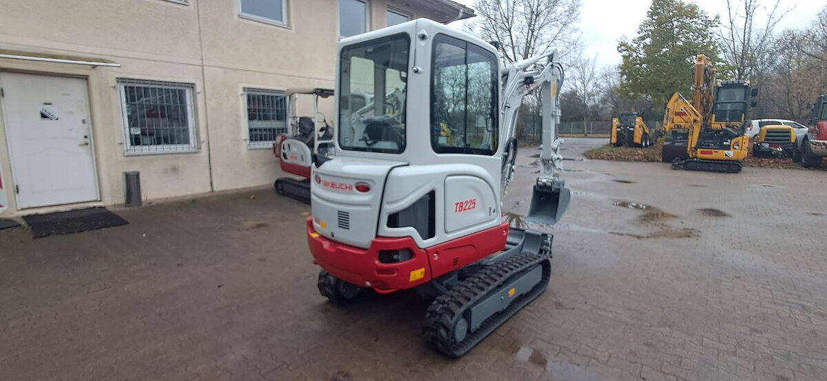 Takeuchi, TB225