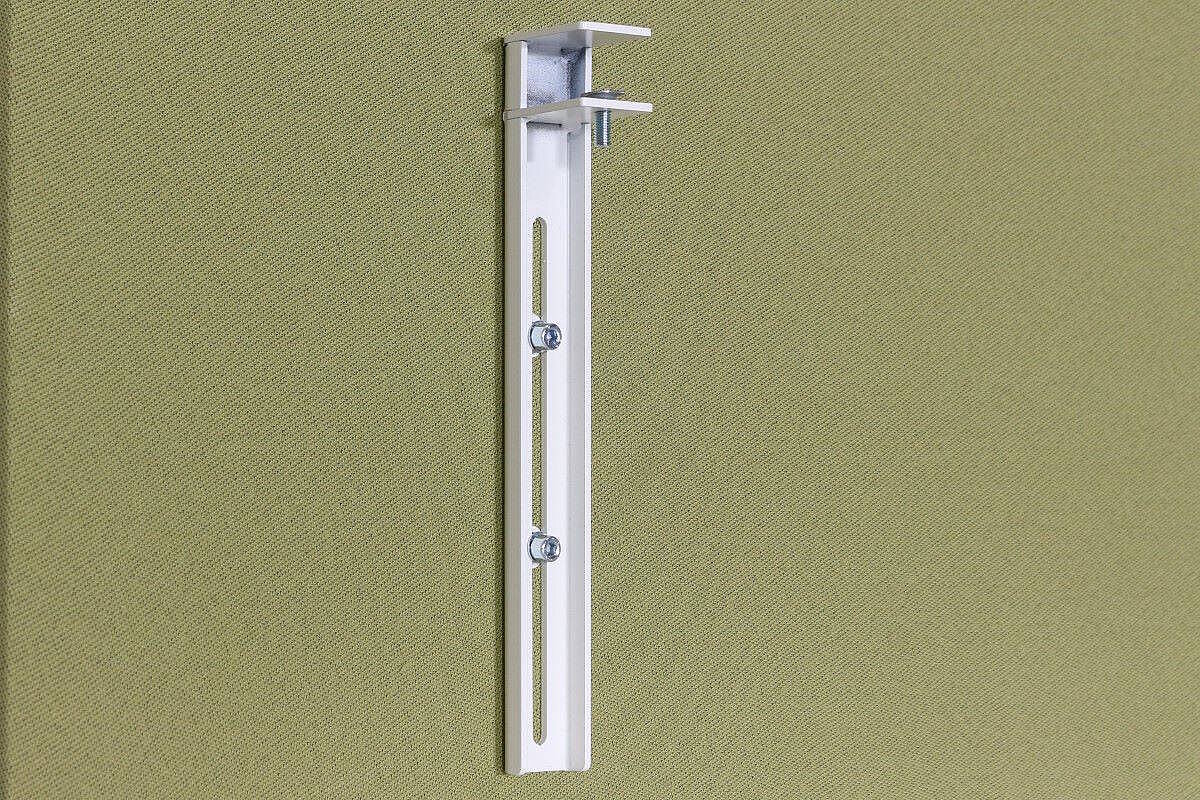 Paneel / König & Neurath 'FLYBY' / 180 cm / Stoff hellgrün / inkl. Klemmhalter weiß