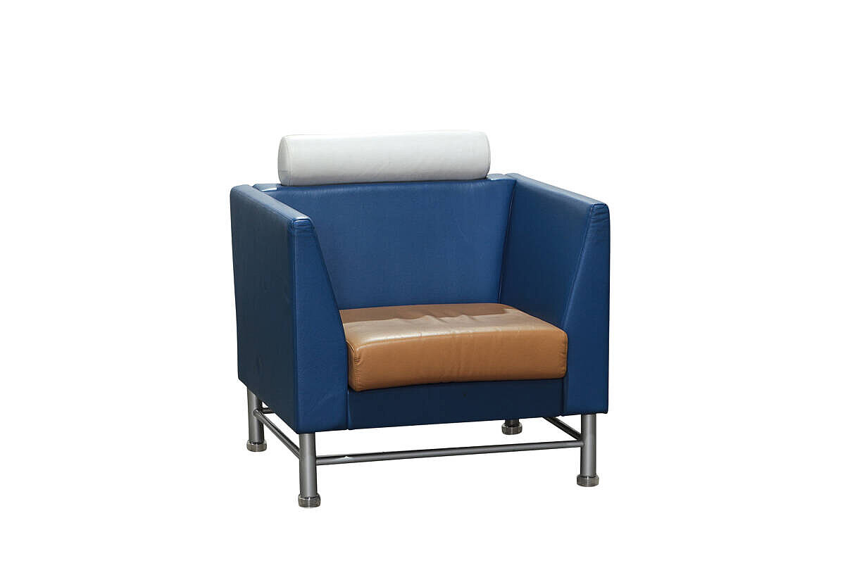 Loungesessel / Knoll International 'Eastside' / Design: Ettore Sottsass / weiß-blau-braun