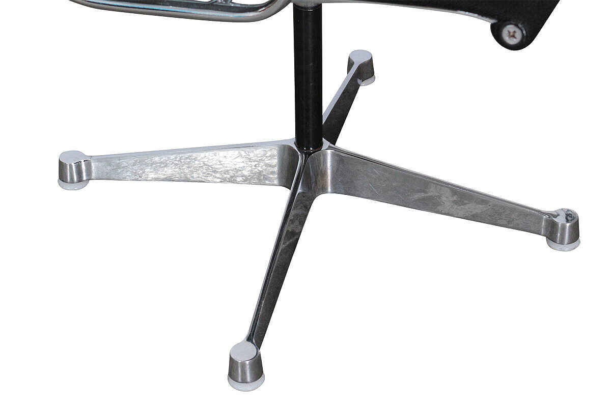 Konferenzstuhl / Herman Miller 'Aluminium Chair EA 108' / Hopsak nero