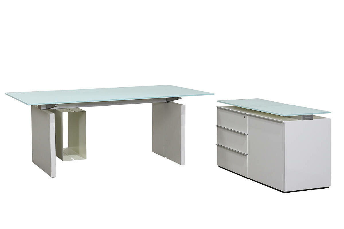 3-tlg. Chef-Arbeitsplatz / Walter Knoll / Schreibtisch weiß/Glasplatte / Stauraum weiß
