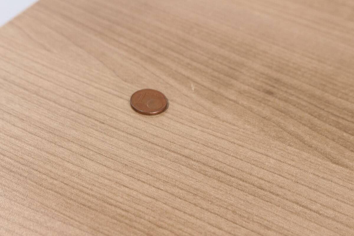 Stehtisch / Hochtisch / 70 x 70 cm / nussbaum / Tellerfuß