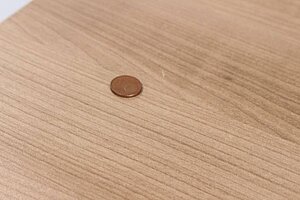 Stehtisch / Hochtisch / 70 x 70 cm / nussbaum / Tellerfuß