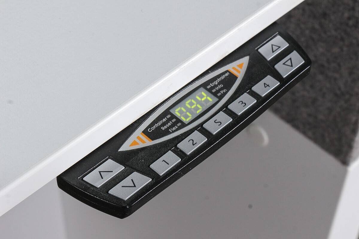 Steh-Sitz-Schreibtisch / Vario 'Conclusion' / 200 x 95 cm / Memory Display / Einhausung