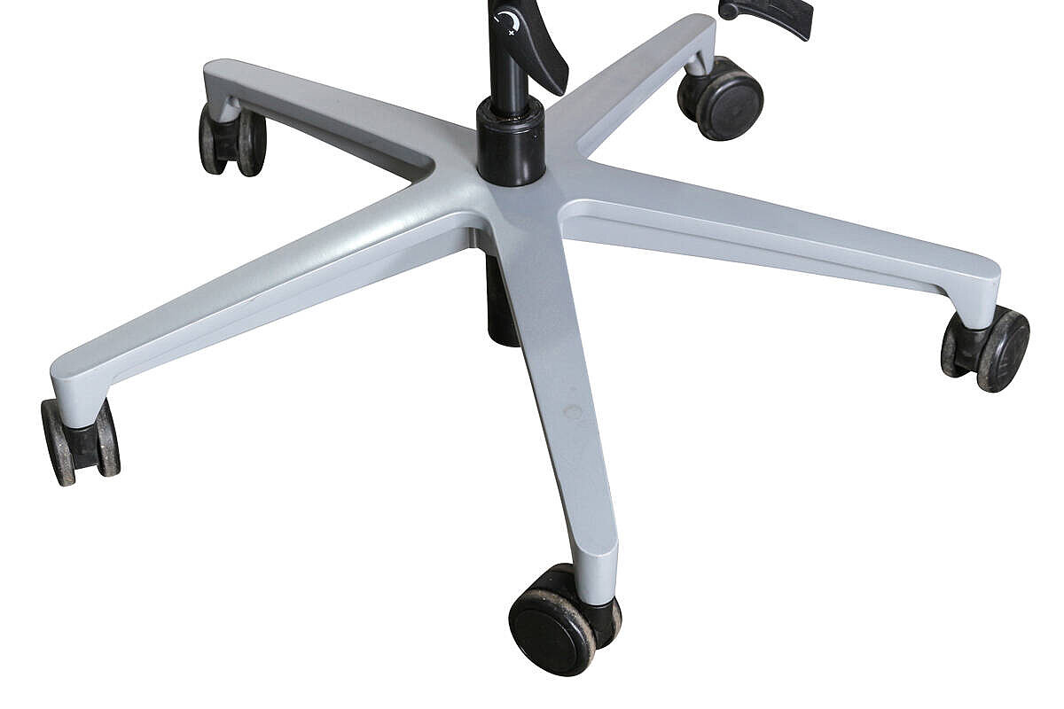 Bürodrehstuhl / Klöber 'Veo' / schwarz / Fußkreuz silber