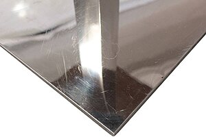 Stehtisch / Hochtisch / 70 x 70 cm / nussbaum / Tellerfuß