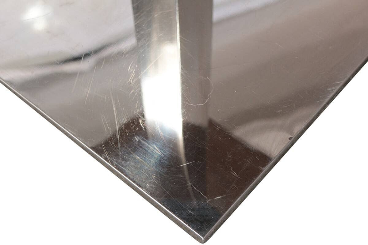 Stehtisch / Hochtisch / 70 x 70 cm / nussbaum / Tellerfuß