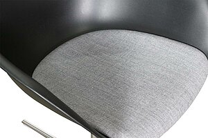 Konferenzstuhl / arper 'Duna 02' / Sitzschale schwarz / Kissen grau