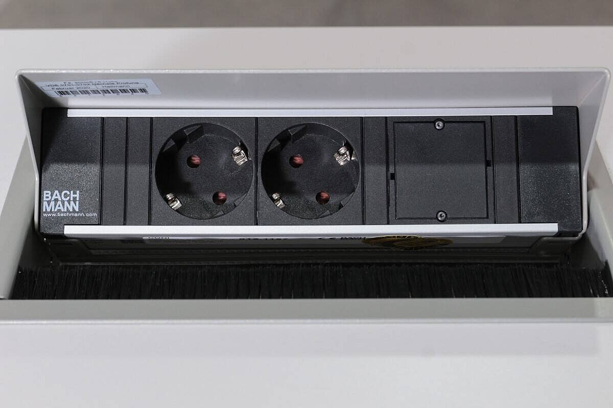 Schreibtisch / VS Büromöbel / weiß / 120 x 80 cm