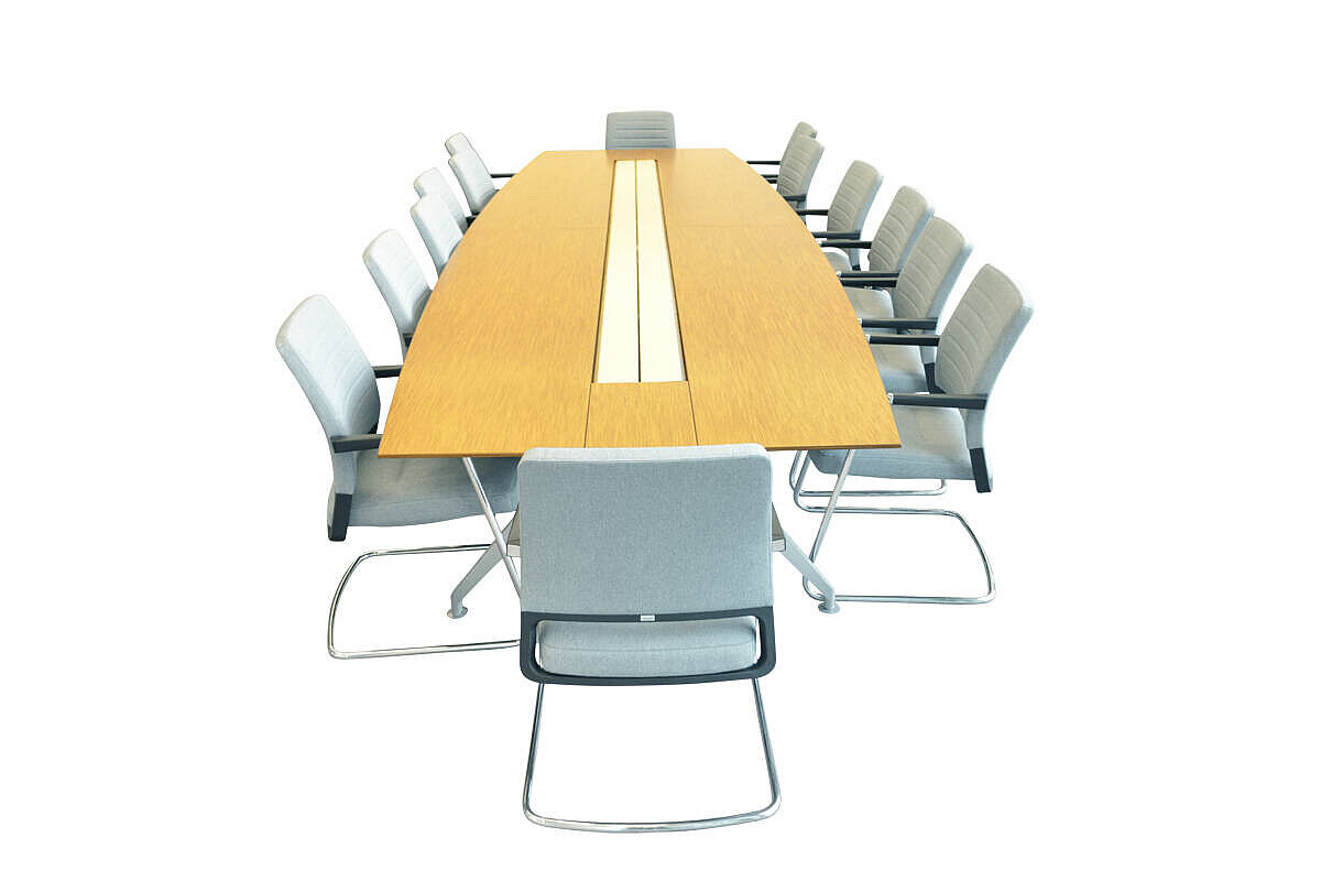 Konferenztisch / Steelcase '4.8 four point eight' / Amerikanisch Nussbaum / 480 x 150 cm