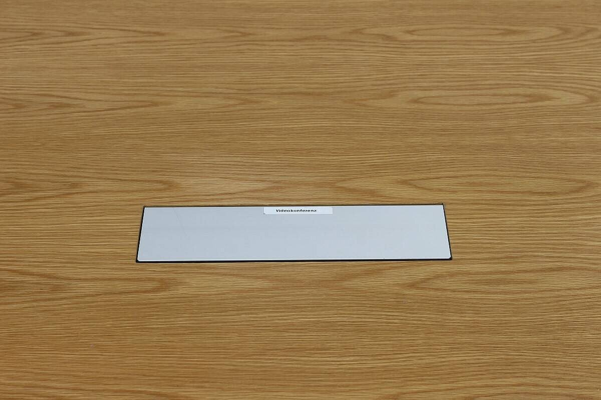 Besprechungstisch / Klapptisch / Four Design 'Four Meeting' / Turnbox / 160 x 140 cm / eiche