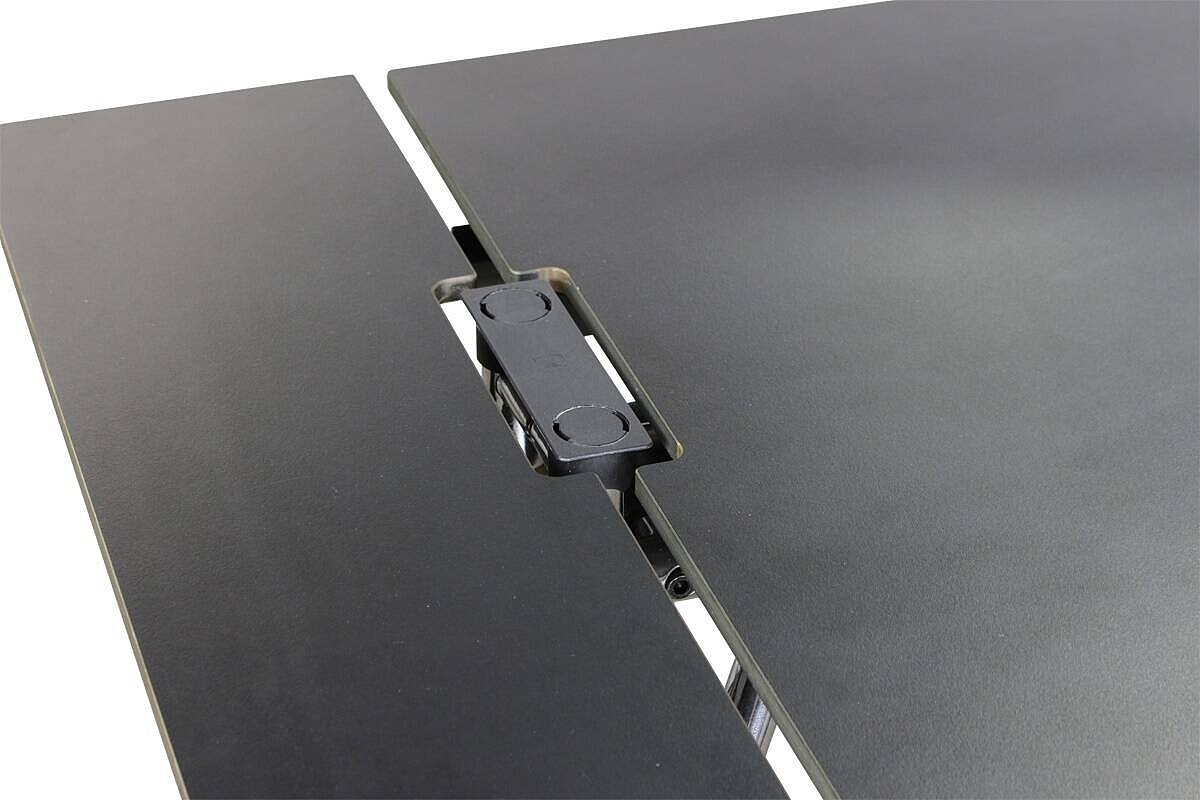 Schreibtisch / Tecno 'Nomos' / HPL Platte schwarz / 200 x 79 cm / Kabelkanal