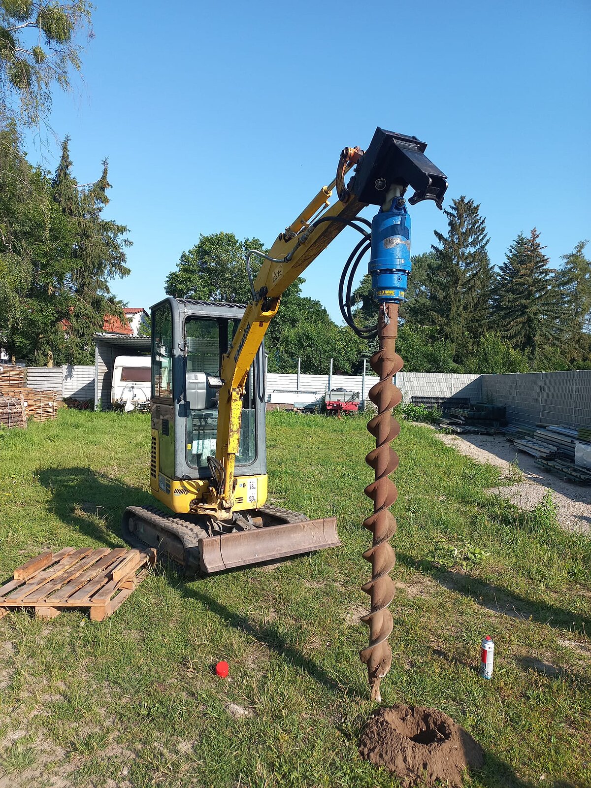 Komatsu, PC16R-3HS K
