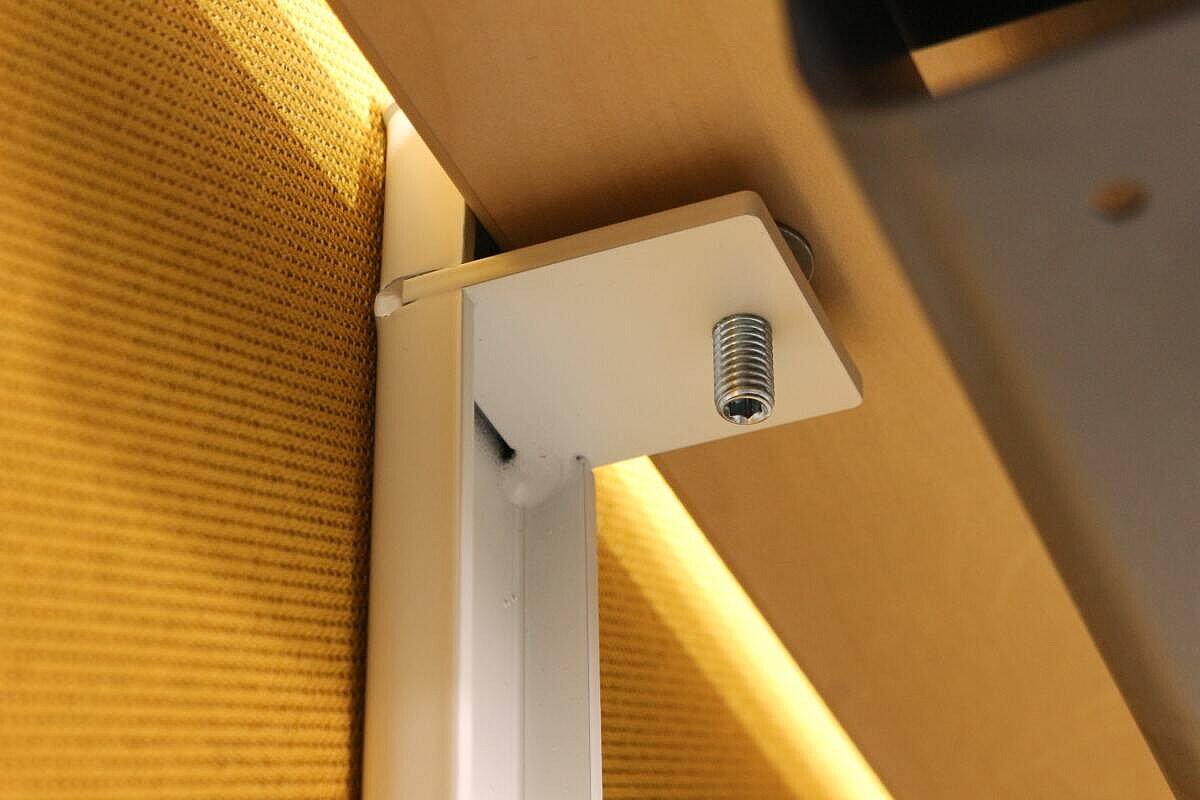 Paneel / König & Neurath 'FLYBY' / 180 cm / Stoff gelb / inkl. Klemmhalter weiß