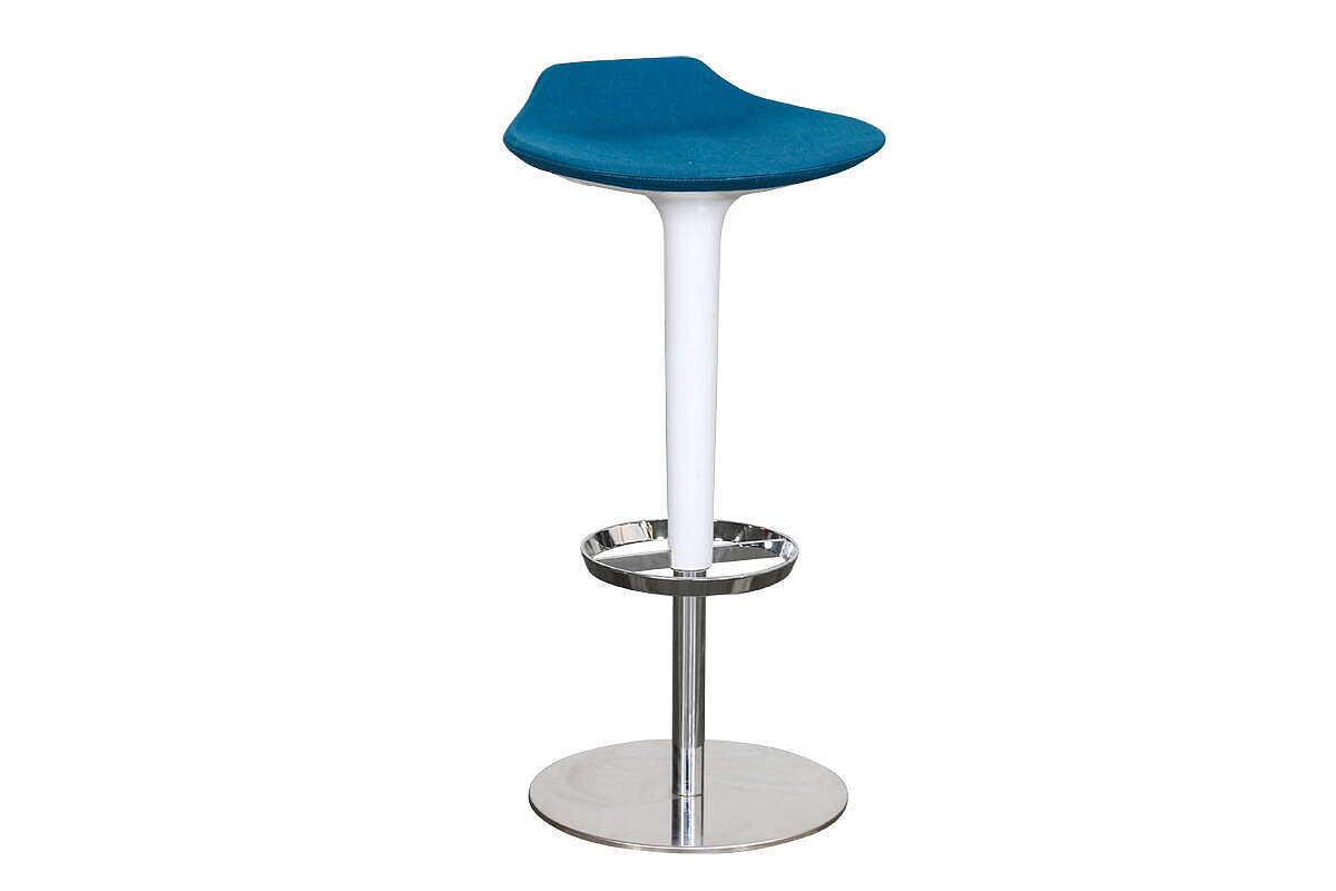 'Babar' Hocker in petrol - Design: Simon Pengelly, 2006 / NP 578 EUR