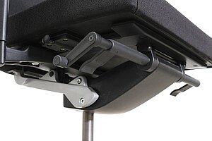 Bürodrehstuhl 'mc-102' in schwarz, Rückenlehne mit Chromband