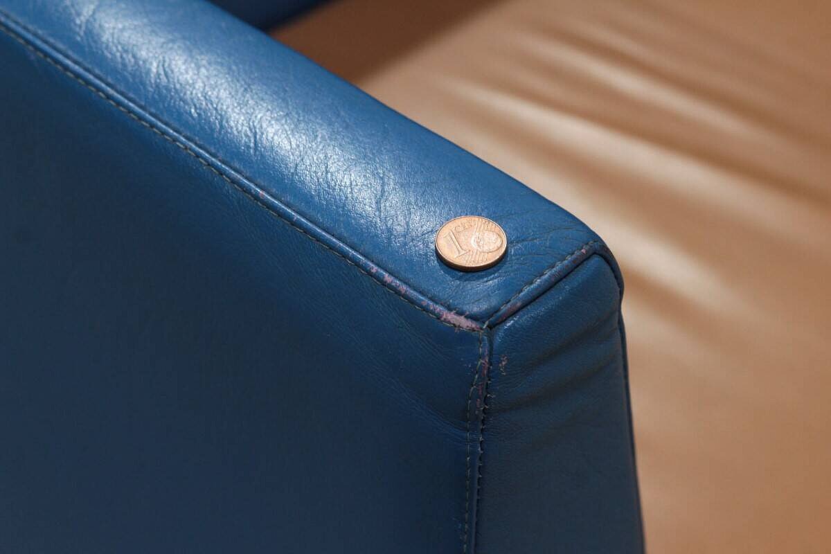 Loungesessel / Knoll International 'Eastside' / Design: Ettore Sottsass / weiß-blau-braun