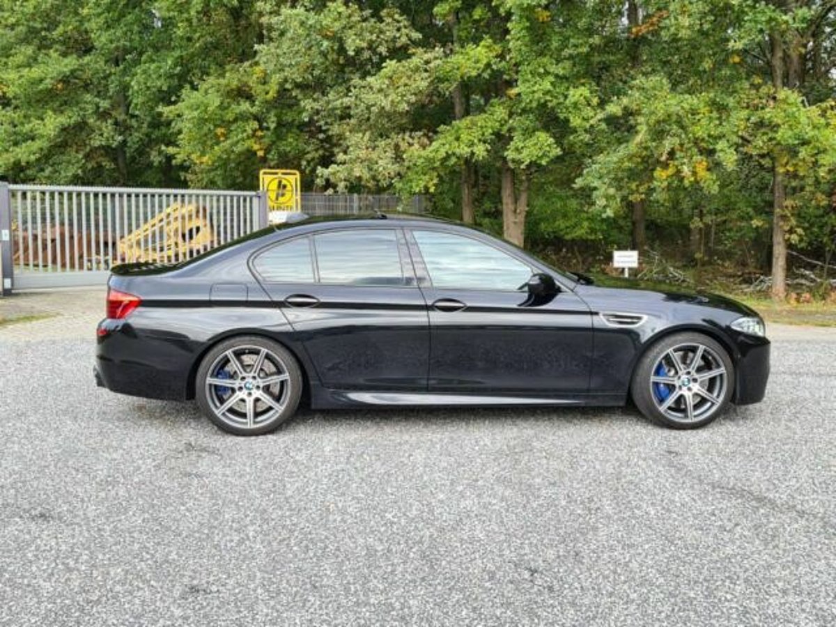 BMW M5 DKG Competition