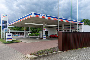 Tankstelle mit Waschanlage