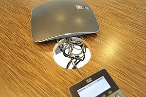 Konferenztisch / Steelcase '4.8 four point eight' / Amerikanisch Nussbaum / 120 cm Durchmesser