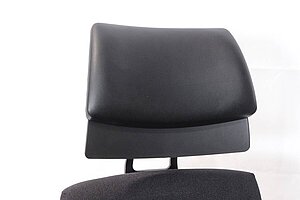 Drehsessel / Chef-Bürodrehstuhl / Interstuhl 'AIMis1' / Kopfstütze Leder / schwarz / Teppichbodenrollen - NP 790 EUR