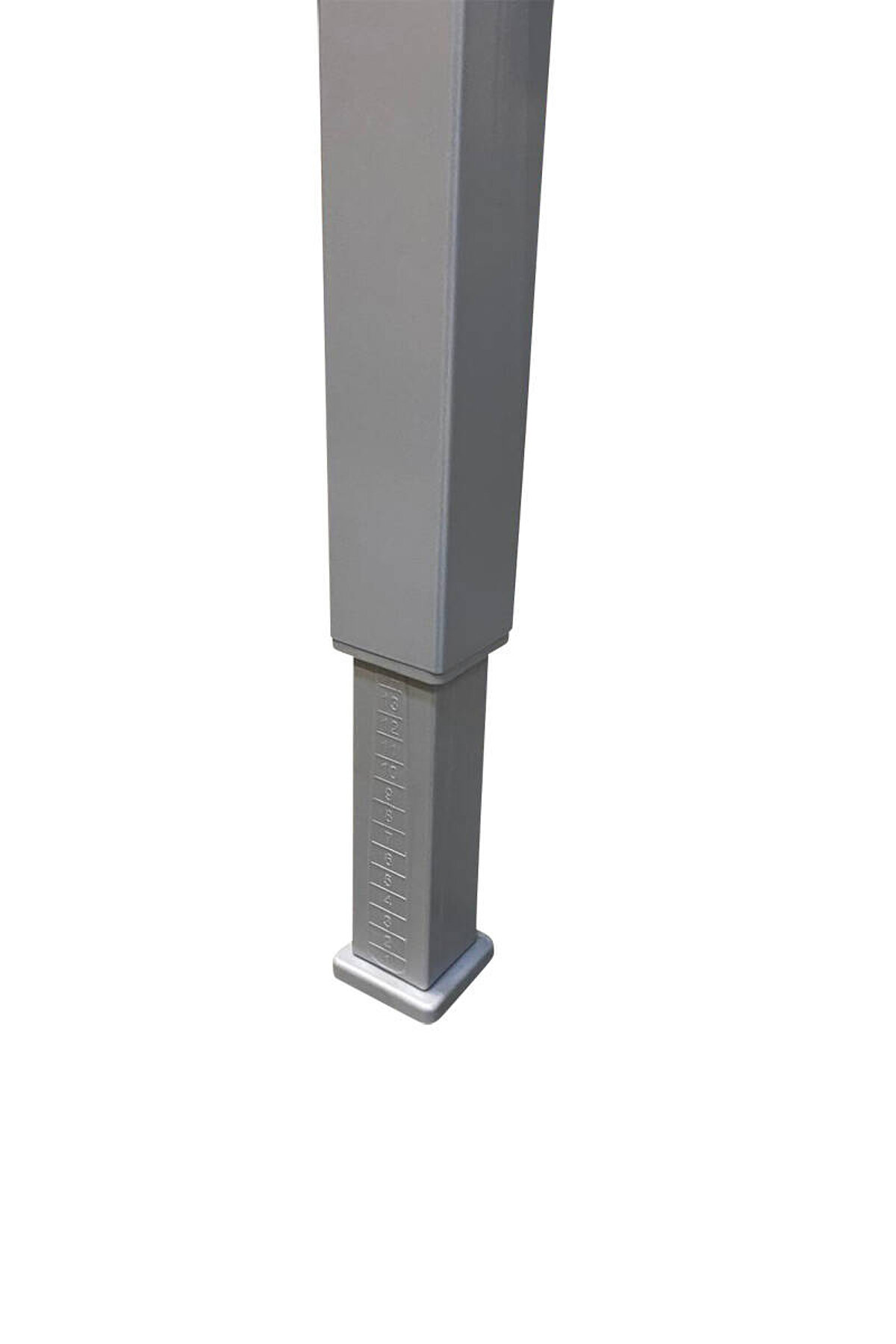 Schreibtisch / König & Neurath 'Basic 4' / 160 x 80 cm / ahorn / 2 Kabelauslässe / höhenverstellbar