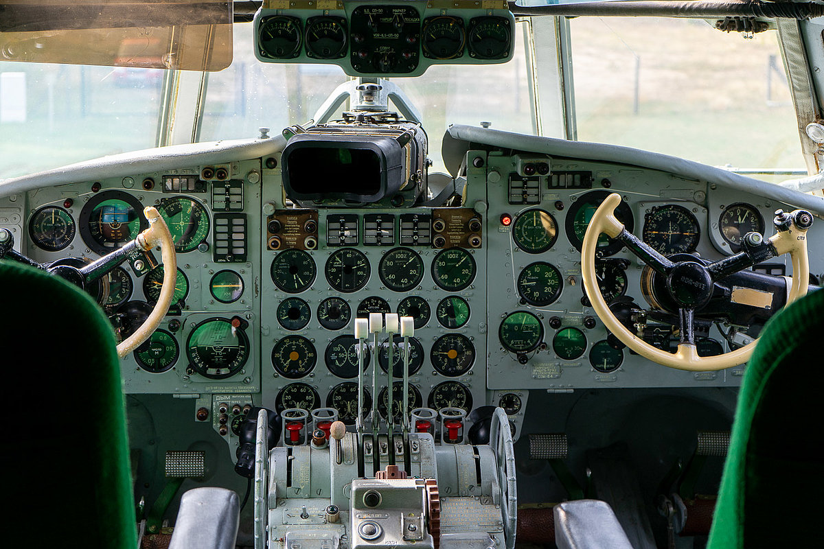 Iljuschin Il-18