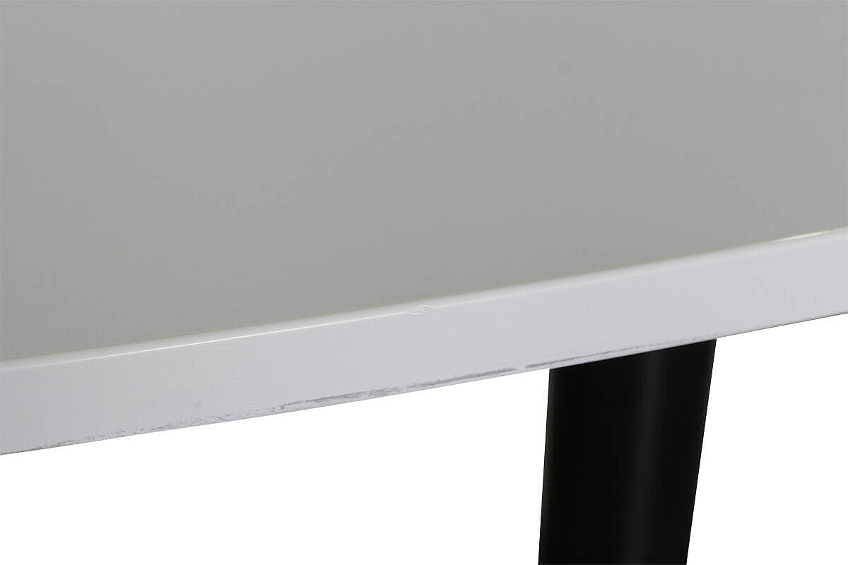 Konferenztisch / VS Büromöbel / weiß / 210 x 100 cm / Tellerfüße schwarz