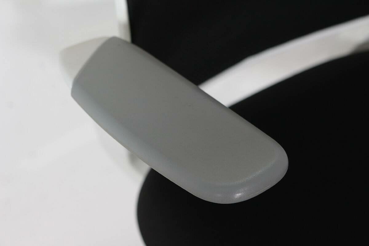Kassenstuhl / Arbeitsstuhl / Steelcase 'Cobi Stool Counterstuhl' / Netzrücken / schwarz / NP 1029 €