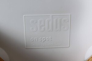 Schalenstuhl / Sedus 'on spot' / Sitzschale weiß / Polsterung rot