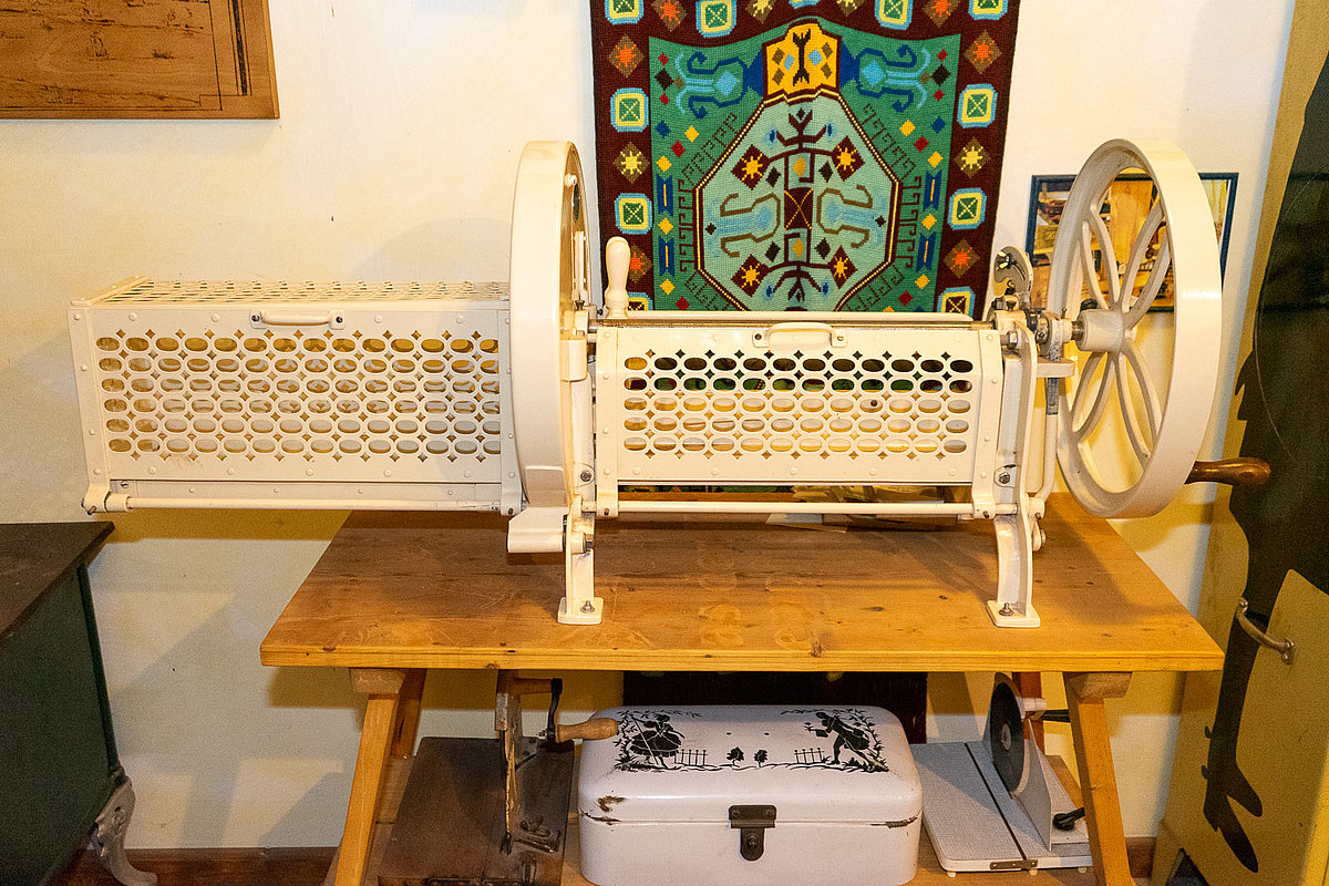 historische Brotschneidemaschine