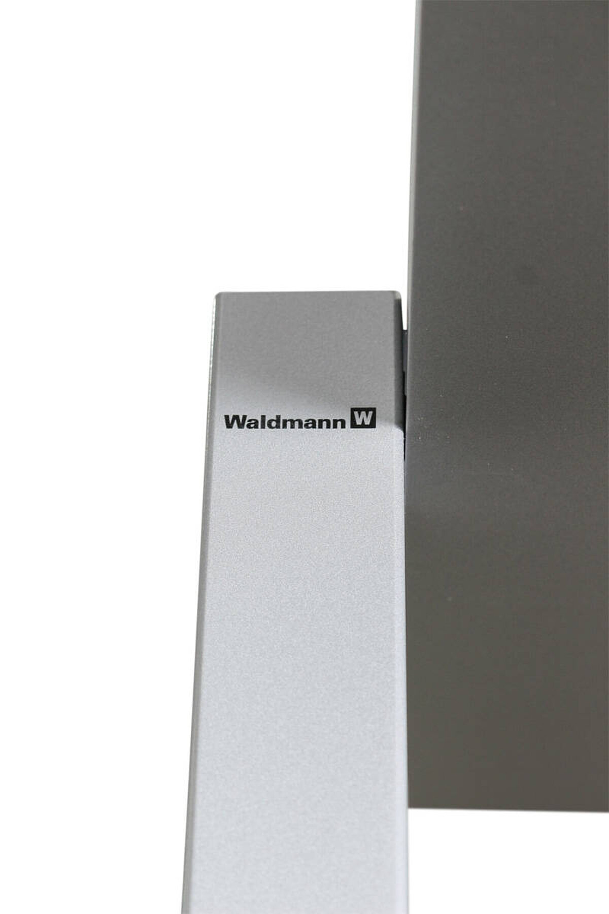 Stehleuchte / Waldmann 'LAVIGO - DP 372/R' / silber