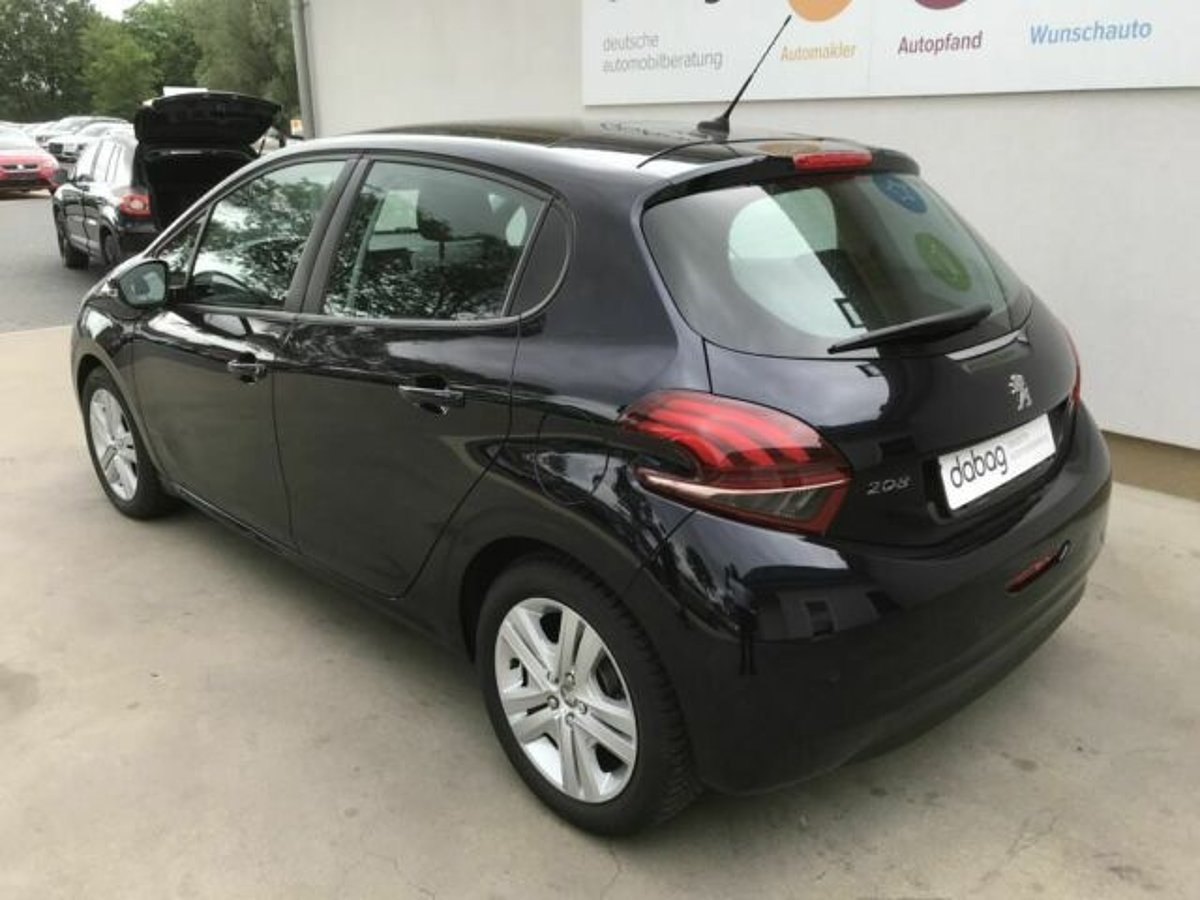 Peugeot 208 PureTech 110 Stop & Start EAT6 Signature