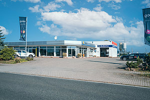 Autohaus mit Werstatt