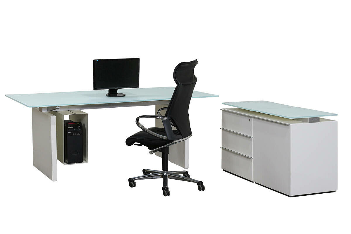 3-tlg. Chef-Arbeitsplatz / Walter Knoll / Schreibtisch weiß/Glasplatte / Stauraum weiß