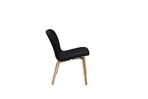 Loungestuhl / MUUTO 'Visu Lounge Chair' / eiche / Polster schwarz