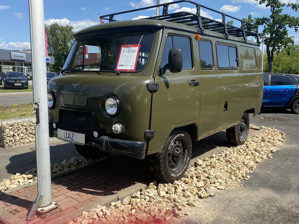 UAZ Geländebus 4x4 TROPHY