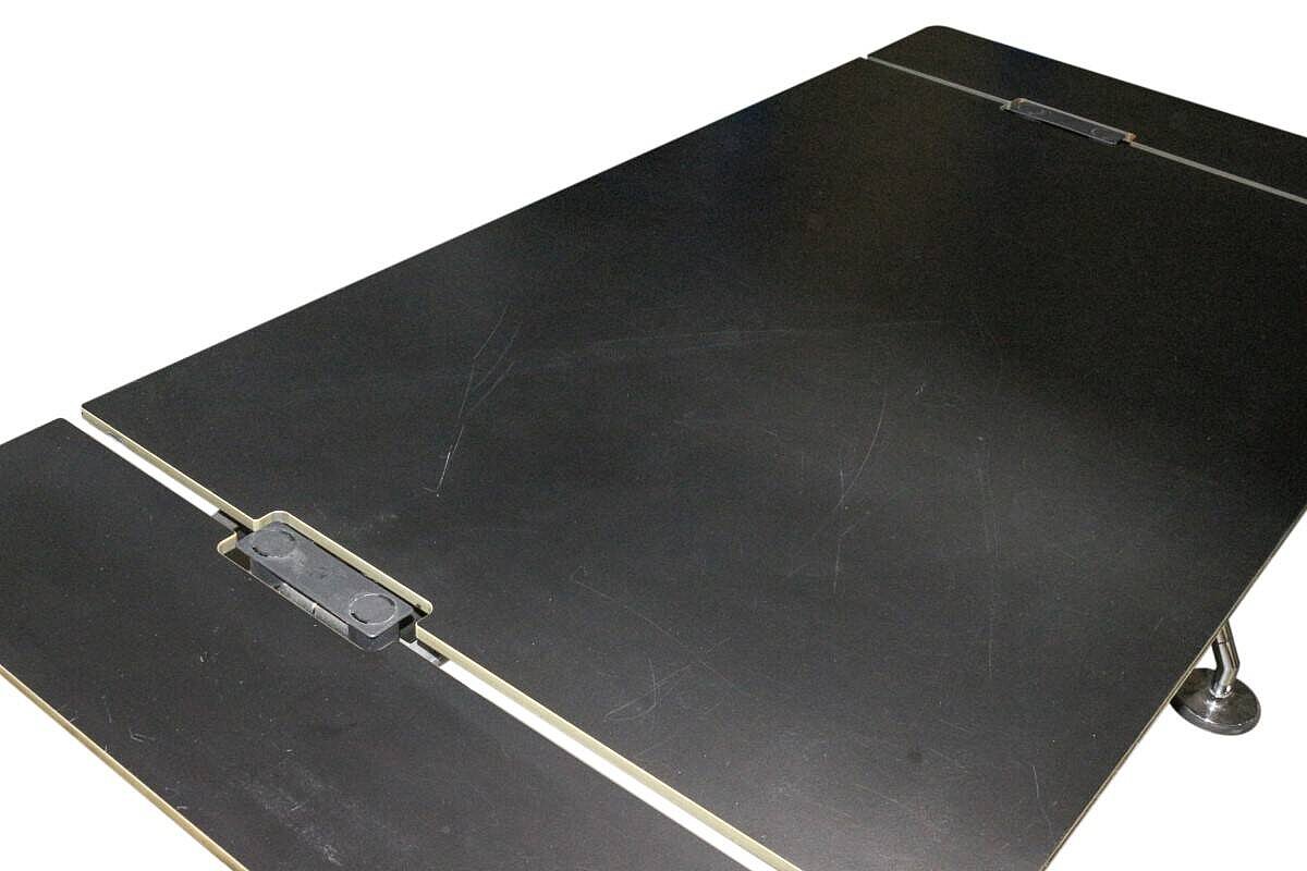 Schreibtisch / Tecno 'Nomos' / HPL Platte schwarz / 160 x 79 cm