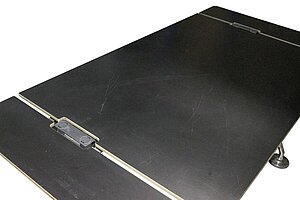 Schreibtisch / Tecno 'Nomos' / HPL Platte schwarz / 160 x 79 cm