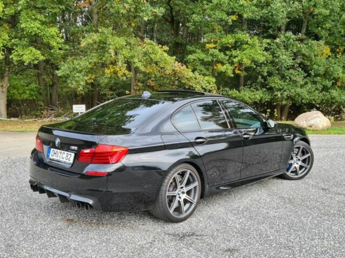 BMW M5 DKG Competition