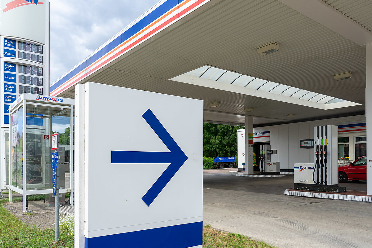 Tankstelle mit Waschanlage